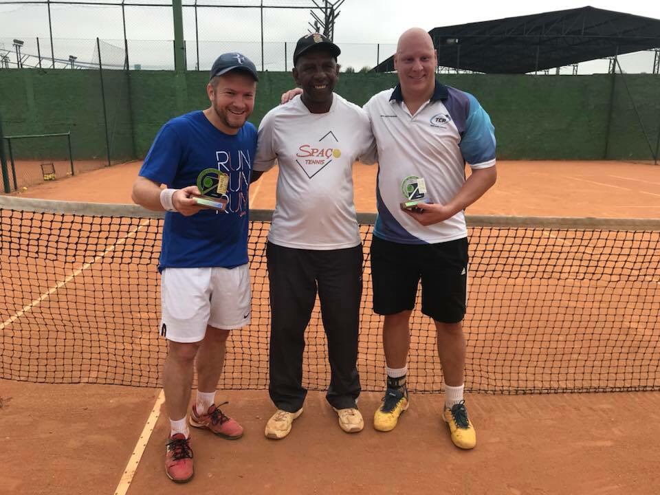 Top Tennis Center divulga campeões do torneio inaugural